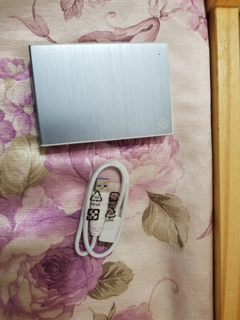 已经用了几天，感觉很不错，传输稳定且快速。推荐。希捷确实好。
