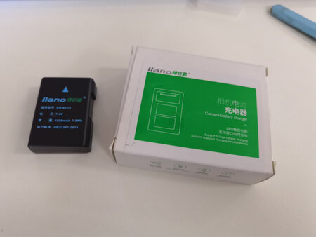 很方便，即插即充电，一次充俩。