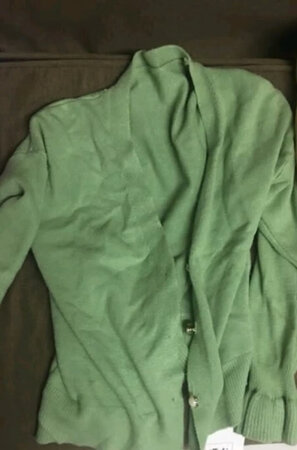 衣服还蛮柔软的，颜色也蛮好