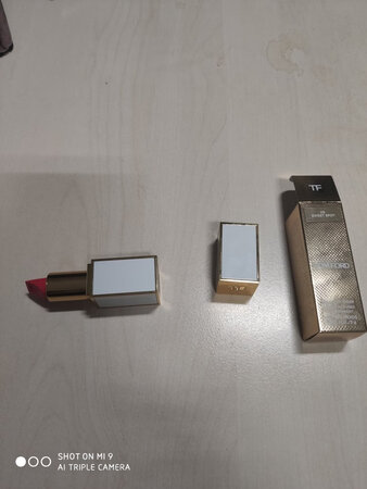 口红滋润，颜色自然，适合春夏季。