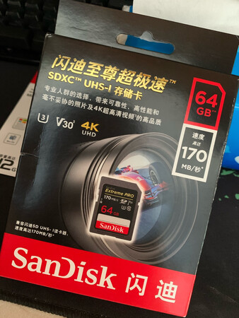很不错，超级nice，一直心水闪迪extremely pro sd卡，之前太贵 最近貌似降价了，之前高速连拍的时候相机存储灯一直在长亮，狂闪，换了这个之后高速连拍拍得更加顺滑 可以一直按快门也不会卡了，这样可以捕捉到很多镜头。闪迪ssd不知道怎么样。但是相机sd卡还是值得信赖的。