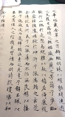 很好看的东西，就是包装很简陋，纸都皱了，也不知道怎么包装的