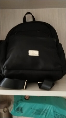 买了很多件衣服也不知道哪一件事，哪件了都好评吧，都挺好的，只要是我留下的都是好的，如果不好的我就退货了。所以说留下的都是好的。不管是衣服杯子。还是什么别的吃的用的东西都是好评。背包里肩带儿溜肩，我觉得不太好这个。
