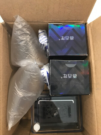 才买了香水底座，一经使用就感觉买香百年的产品买对了，不像其他很多车载香水那样刺鼻，味道也是自己比较喜欢的。特别是看到那么多车载香水，就这一款是保险公司投了保的，那肯定使用起来更让人放心，价钱也贵不了多少。等补充液用完了还会继续购买这款产品。