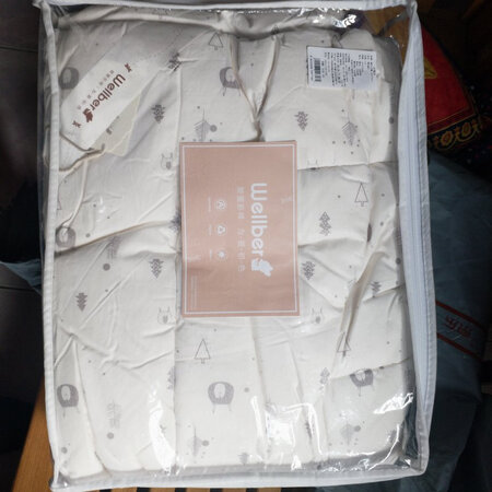 包装完好，内胆纯新棉花，外面纯棉舒适，给父母买的第二个，方便柔软，老人喜欢。