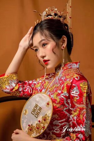 买几套了，柔光箱装起来有点紧，不过设计也是合理的，灯架承重好，横杆是大号的金属的，这样拍摄更放心了，灯头质量也还不错，几组影棚同时拍起来！