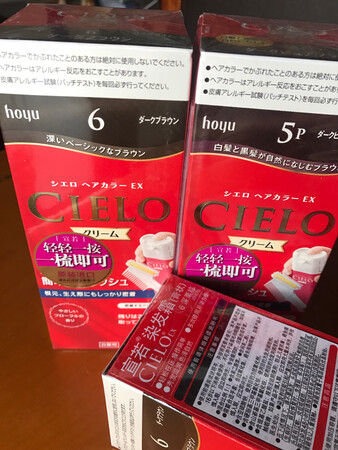朋友推荐的这个染发剂试用了一次，感觉非常好。现在的染发膏五花八门的良莠不齐用后头皮过敏，泛红火辣的感觉而且味道大，这个进口宣若的牌子很适合自己，继续用后再评价。