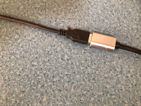 在工作上用到的转接器，是为了延长这个数据线的，挺好用的，经常在京东上购买产品，这个是属于京东自营的，送货还是比较快的，最重要的是，开发票非常的方便了，这一点就比较重要了，因为需要用来报销，电子发票，很不错。