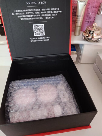 宝贝收到了，打开来看包装挺好的，味道一样正品。