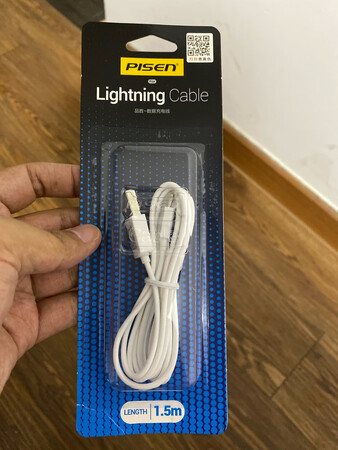 接口类型：新出的iPhone 11 可以使用，这样单位和家里都可以带充电线了，确实方便。
做工质感：做工精良，长度1.5米，有足够的距离使用。
发热程度：因为之前买过一次，确实值得信赖。
充电速度：别看长度是1.5米，充电速度一点也不慢。