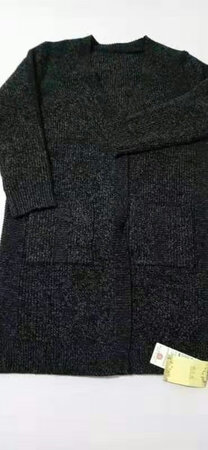 衣服款式洋气，手感柔软，穿上很有气质而且显瘦，是我喜欢的款，满意！