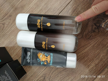 双十一选购，买一送一，价格便宜，是正品，包装精美，京东快递，一如既往的快，