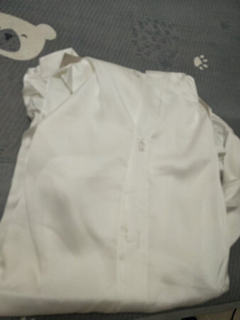 哟还不错哦，考虑了好久了才决定下单的，相信我一定不会错，像我那么有选择困难症的人都下手买了，而且布料很光滑，大爱?