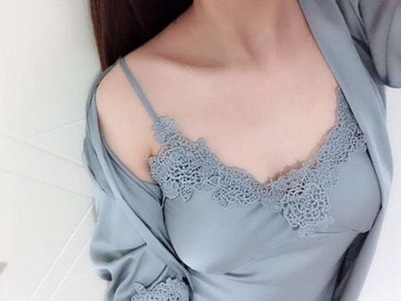 睡衣质量很好很软，没有色差，上身舒服，逛了好多家选的款