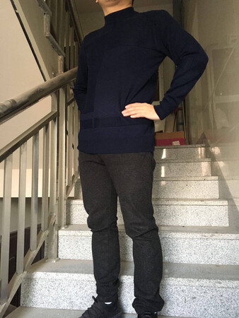 衣服很不错，也不会褪色，很喜欢这件衣服