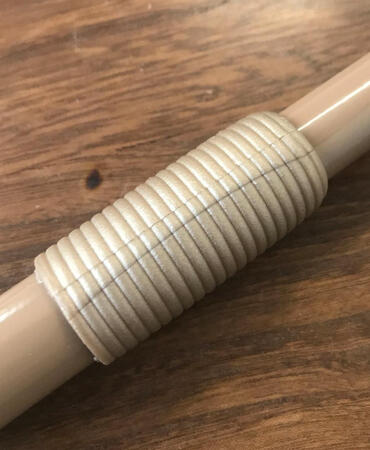 有一道裂痕，可表面又是连着的