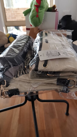 外观颜值：好，比较喜欢的品牌。质量可以的。
容量空间：好
材质手感：好
做工细节：好