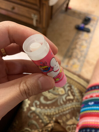 附送的胶棒是空的，差评！