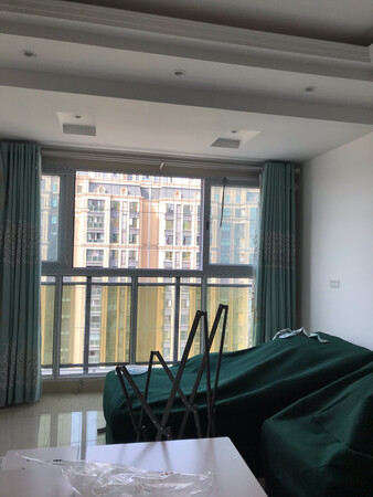 罗马杆的材质不错，原价挺高，做周年庆活动，打完折后，也挺实惠的，由于超过2.5米邮寄需要切断，本还担心接起来会不好看，接头处容易断啥的，结果完全是我多虑了，看到师傅把罗马杆接起来，接缝处是刚好在中间位置的支架上，不但看不出来，而且不存在说会断，亲们可以放心购买