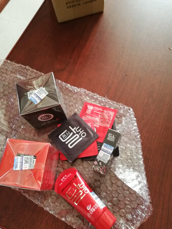 使用感受：很喜欢这个牌子，京东有卖，现在方便买了
补水效果：之前用过补水很好