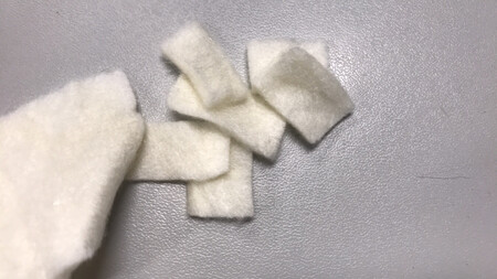 已经是第2次购买了，生活速度非常快，直接送到病房前，这次是我和一个朋友一起买的。使用的时候把它剪成一条一条的。对于伤口可以起到很好的促进愈合作用。而且你在药房买要划算很多，今天下单明天就可以到了。建议大家也不急着使用的话，就可以在网上去购买。
