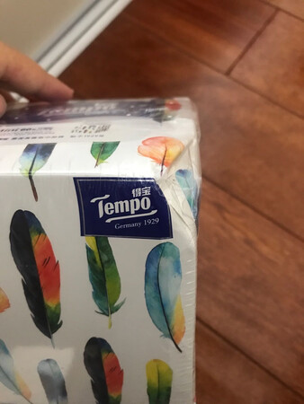 有两个包装压变形了，以后外面应该加一个箱子再发货