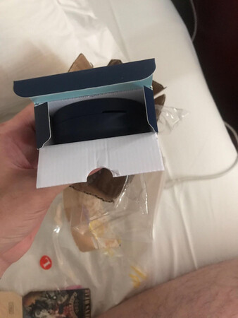 买的是自然色?替换芯    我收到打开一看   没有替换芯     联系客服不搭理我     有这样做生意的吗？   钱给你了    东西不全     也不搭理我      差评