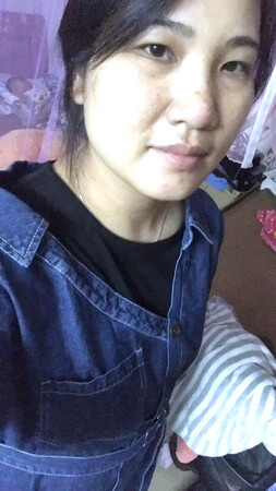 一开始就看中这衣服，可是一直都觉得有点小贵，那天见到打折赶紧下手，真的很漂亮也很合身