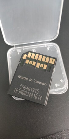 相机使用佳能5D，拍照使用无损格式，但是连拍的时候很卡，直到看见了这款sd卡，为啥买的是64G的，不买128G的，因为qiong，其实64GB一天拍照也够用了，而且这款sd卡终身质保，也没啥可以担心的了，双11又剁了一次手，对于连拍又需求的小伙伴可以考虑
 