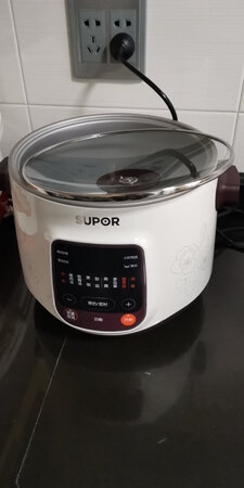 东西很轻，用着还行，保温不错，价格不稳定，买了就降价！！！