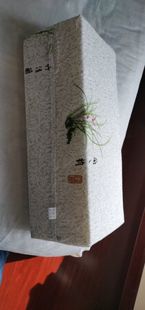 回弹力度合适，设计人性化，好的产品和风格，挺好的，适合大多数产妇喂奶使用。