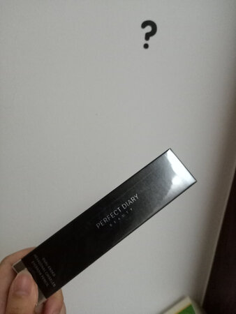 双十一红包，京东最给力，手机三大购物软，京东买的东西最多，挑了一个接近发色的眉笔，果然没有让我失望顺滑不结块一笔到位，眉毛本来就稀疏画起来自然六菱形设计每笔都是那么顺手滑润，期待下次回购，已经深深爱上这个牌，平价好用