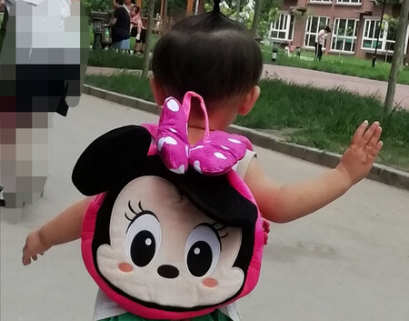 美美哒，这么热的天，出去也要背着，没什么味道！