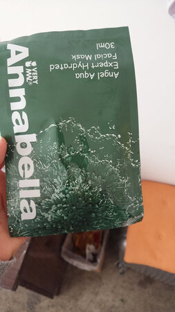 面膜很赞，一盒快用完了才来评论，很水润，精华很多