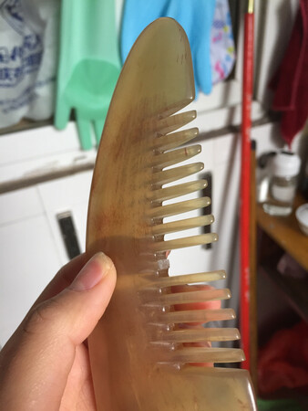 什么意思？收到货了就断了一根，客服一直没回复