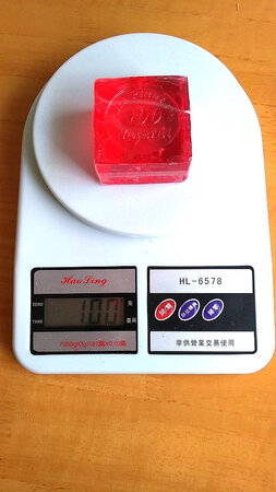 包装很不错，是要买来自己用的，不然送礼也行喔！重量刚好100g，感谢！今天晚上就拿来用看看
