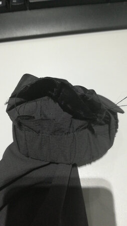 袖口部分未缝合
