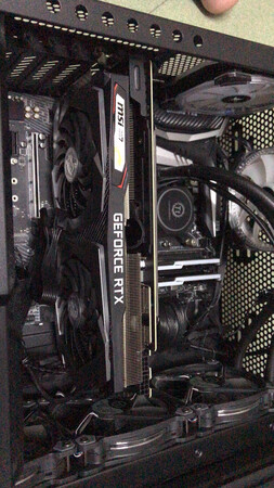 这款微星（MSI）魔龙 GeForce RTX 2070 GAMING 8G GDDR6 显卡十分不错，性价比蛮高。整体看着相当大气，质感不错，我好几个朋友用的这个，我自己也果断买了。外观是喜欢的，然后东西没问题，一次点亮。不愧是2070，2k全开下帧数十分稳定，目前游戏体验还不错。客服也很耐心的讲解。点赞！