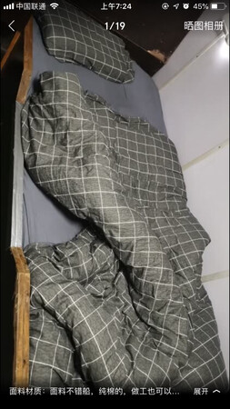 面料材质：纯棉的，摸起来特别的舒服，很光滑，贴身很舒服的感觉。
颜色图案：颜色正，没有色差，这个颜色特别的个性，还是不错的。
触摸手感：手感佳，摸起来很舒服，很柔软，很光滑。
产品包装：包装严实，没有破损，京东的物流也很给力！
其他特色：价格合适，给力，优惠！
