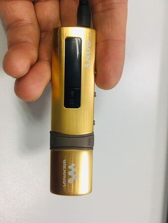 做工很好?入门级音乐播放器很好，送给儿子的礼物！希望孩子会喜欢！