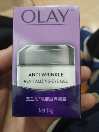 适合人群：适合皮肤暗黄，改善效果非常不错。
使用方式：按说明正常使用，使用量很少。
淡纹能力：淡化明显，一直喜欢用玉兰油的牌子，
价格也便宜，效果好
吸收程度：吸收能力超好，淡化黑眼圈很明显。