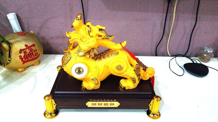 该圣物做工精美，价廉物美！与描述一致！客服热情耐心，专业！值得在该店恭请圣物！呵呵！