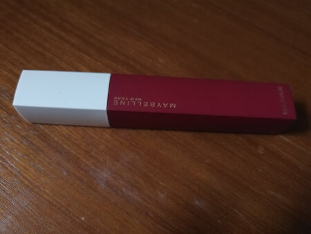 产品质感：磨砂外科，拿在手里特别有份量
持久效果：： 不脱色到怀疑人生早上**点涂的到下午五六点完全没有问题，喝水吃东西啥的完全不带怕的