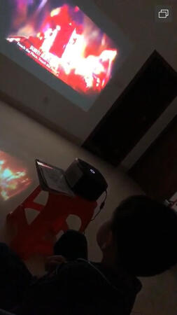 很不好意思，后来出差了所以评价很晚。音效真的是非常棒的啦，高级影院感棒棒哒！画面效果打开3D会很惊喜，白天投屏不用拉窗帘也很清晰，操作方便简易，给爸妈买的，易上手很实用，手机投屏很快很方便，零噪音，超级棒！
客服糖果也很耐心哦