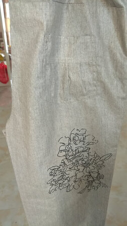 面料摸起来挺舒服的，到货也快。满意。