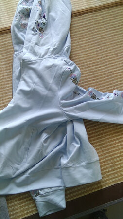 颜色干净，面料舒服，尺码合适