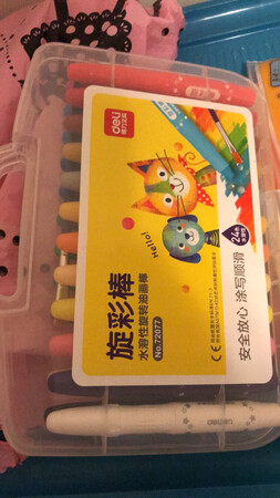 做工质感：孩子很喜欢
尺寸大小：大小合适，
便携性能：放到书包里很是合适，不会太大