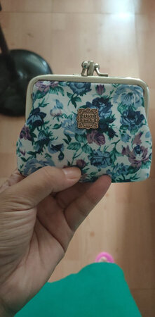 用好久了才来评价，零钱包还蛮方便的，去买菜什么的找的硬币放着方便