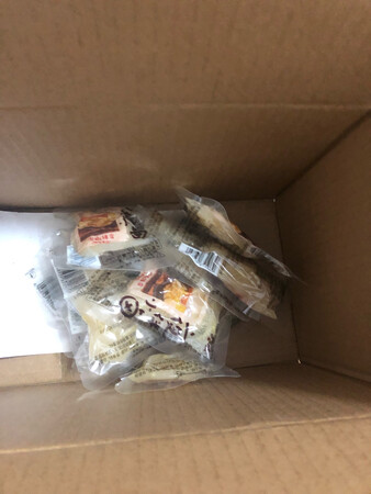 物流很快，包装不错，里面都是小袋包装的，皮太硬了，挺辣的，味道一般，
