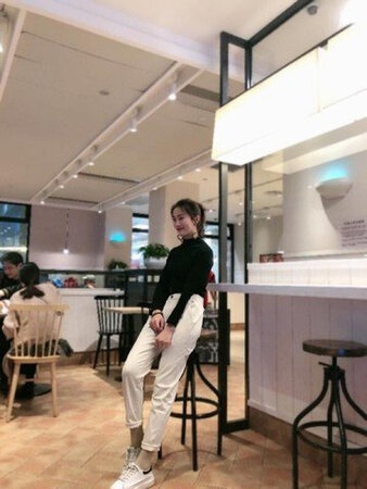 没想到穿起来很舒服，尺码也合适，松紧带的话就可以力度适中，不会有勒紧的感觉，价格也不算很贵赞一个，裤子穿着很舒服穿上版型也好颜色很好。穿着很舒服哈哈
